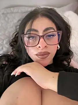 Snapshot of KatteWise chatting on 9, 10, 2025 KatteWise online show from 9, 10, 2025