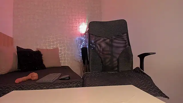 Snapshot of Bella_desi_ chatting on 4, 1, 2025 Bella desi online show from 4, 1, 2025