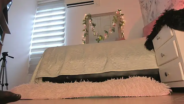 Bella desi  online show from 20, 3, 2026