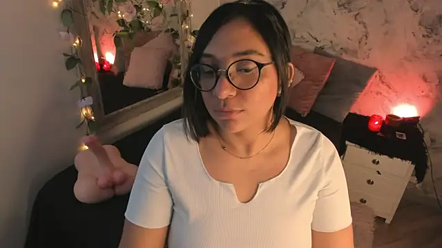 Snapshot of Bella_desi_ chatting on 12, 4, 2026 Bella desi online show from 12, 4, 2026