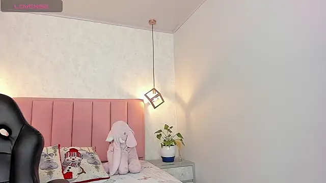 SUNNYCYRUS online show from 13, 12, 2024