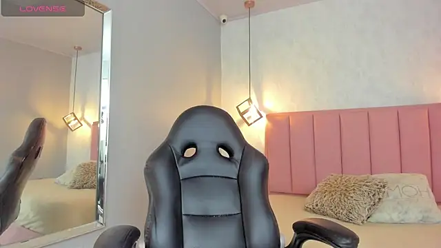 SUNNYCYRUS online show from 19, 2, 2026