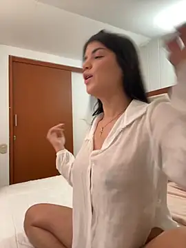 Snapshot of emma_lopes chatting on 18, 11, 2025 emma lopes online show from 18, 11, 2025