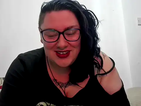 Bustycurves online show from 12, 9, 2025
