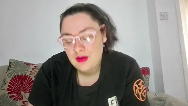 Snapshot of Bustycurves chatting on 20, 10, 2025 Bustycurves online show from 20, 10, 2025