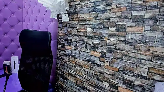 Snapshot of celeste_blue69 chatting on 4, 12, 2024 celeste blue69 online show from 4, 12, 2024