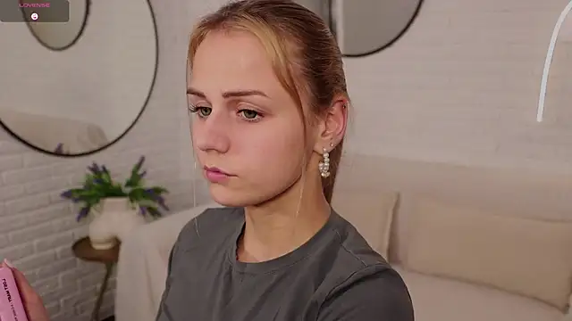 Snapshot of Wendy_D0ll chatting on 22, 9, 2025 Wendy D0ll online show from 22, 9, 2025