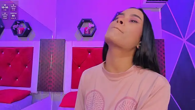 Snapshot of Karoll014 chatting on 29, 9, 2025 Karoll014 online show from 29, 9, 2025