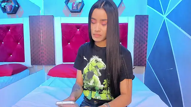 Snapshot of Karoll014 chatting on 1, 10, 2025 Karoll014 online show from 1, 10, 2025