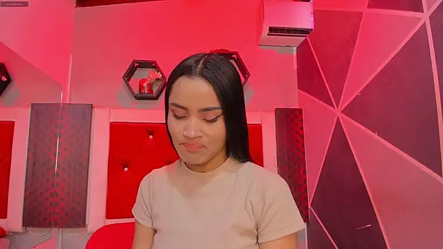 Snapshot of Karoll014 chatting on 3, 10, 2025 Karoll014 online show from 3, 10, 2025