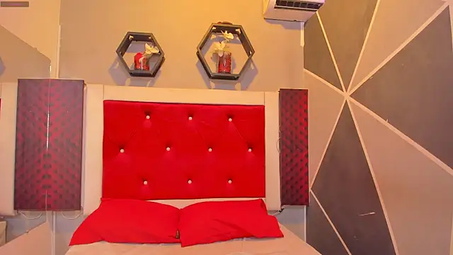 Snapshot of Karoll014 chatting on 7, 10, 2025 Karoll014 online show from 7, 10, 2025