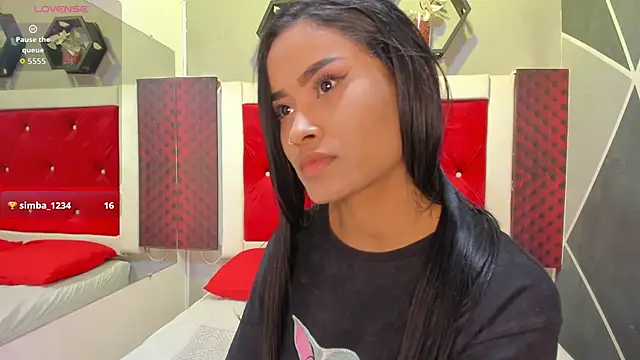 Snapshot of Karoll014 chatting on 27, 11, 2025 Karoll014 online show from 27, 11, 2025