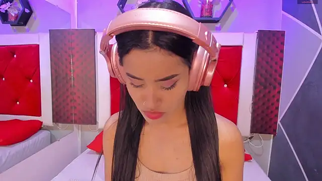 Snapshot of Karoll014 chatting on 3, 12, 2025 Karoll014 online show from 3, 12, 2025