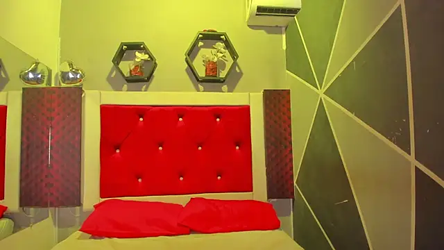 Snapshot of Karoll014 chatting on 9, 2, 2026 Karoll014 online show from 9, 2, 2026