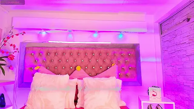 Tayzon Foxxx online show from 10, 10, 2025