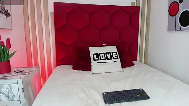 Snapshot of Tayzon_Foxxx chatting on 4, 7, 2026 Tayzon Foxxx online show from 4, 7, 2026