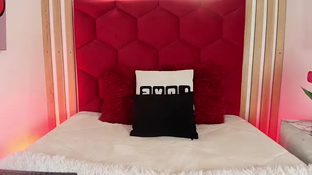 Snapshot of Tayzon_Foxxx chatting on 6, 7, 2026 Tayzon Foxxx online show from 6, 7, 2026