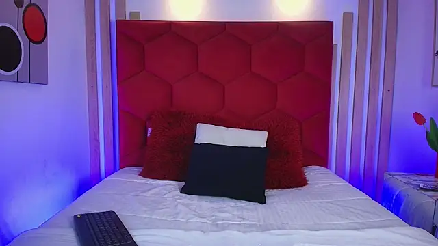 Snapshot of Tayzon_Foxxx chatting on 9, 7, 2026 Tayzon Foxxx online show from 9, 7, 2026