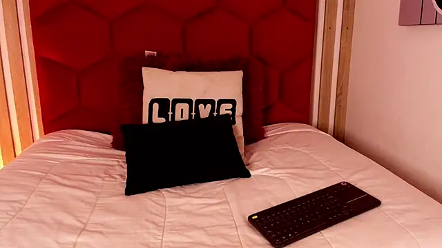 Snapshot of Tayzon_Foxxx chatting on 25, 7, 2026 Tayzon Foxxx online show from 25, 7, 2026