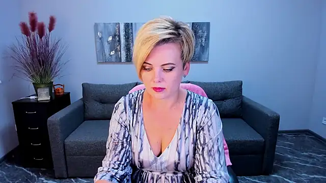 Julia Wilsone online show from 13, 9, 2025