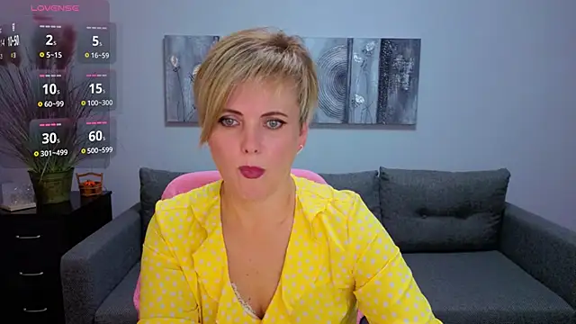 Julia Wilsone online show from 15, 11, 2025