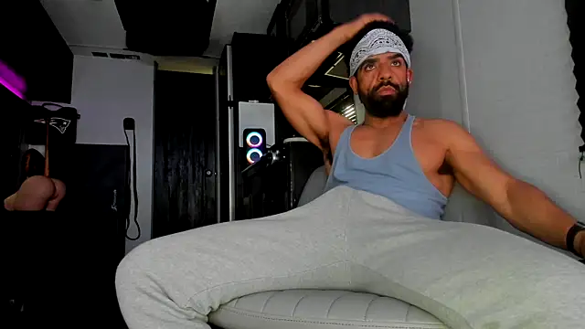 Snapshot of DirtyDrizzy chatting on 5, 4, 2026 DirtyDrizzy online show from 5, 4, 2026