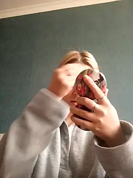 Snapshot of Gussie_Bridie chatting on 4, 12, 2024 Gussie Bridie online show from 4, 12, 2024