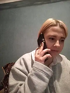 Snapshot of Gussie_Bridie chatting on 4, 12, 2024 Gussie Bridie online show from 4, 12, 2024