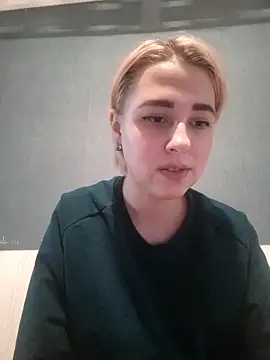 Snapshot of Gussie_Bridie chatting on 17, 12, 2024 Gussie Bridie online show from 17, 12, 2024