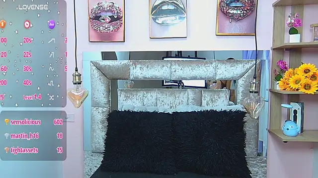 Vaioletcooper online show from 15, 3, 2025