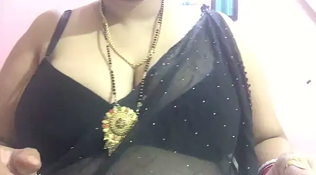 Snapshot of Desi_bhabhiii chatting on 20, 12, 2024 Desi bhabhiii online show from 20, 12, 2024