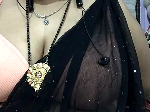 Snapshot of Desi_bhabhiii chatting on 17, 11, 2025 Desi bhabhiii online show from 17, 11, 2025