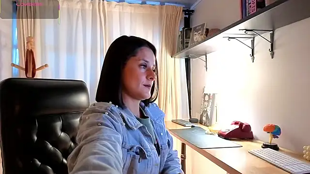 Alice milf  online show from 27, 11, 2025