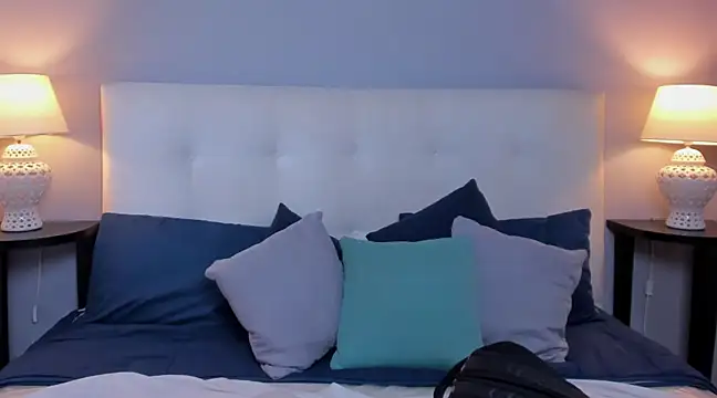 SaraaJhonsonn online show from 8, 3, 2025