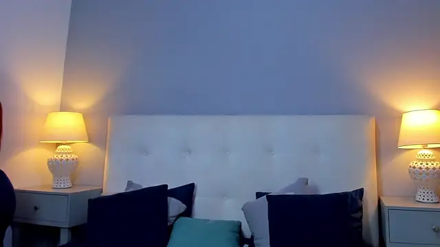 SaraaJhonsonn online show from 11, 9, 2025