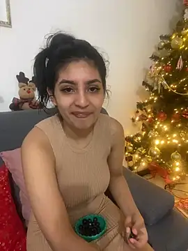 Snapshot of cloe_small chatting on 4, 12, 2024 cloe small online show from 4, 12, 2024