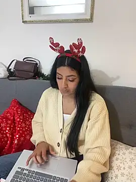 Snapshot of cloe_small chatting on 8, 12, 2024 cloe small online show from 8, 12, 2024