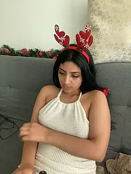 Snapshot of cloe_small chatting on 8, 12, 2024 cloe small online show from 8, 12, 2024