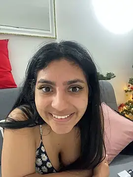 Snapshot of cloe_small chatting on 12, 12, 2024 cloe small online show from 12, 12, 2024