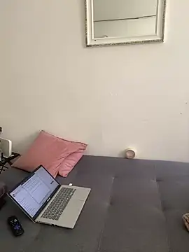 Snapshot of cloe_small chatting on 15, 12, 2024 cloe small online show from 15, 12, 2024