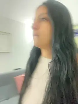 Snapshot of cloe_small chatting on 17, 12, 2024 cloe small online show from 17, 12, 2024