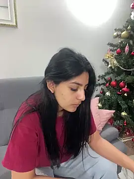 Snapshot of cloe_small chatting on 22, 12, 2024 cloe small online show from 22, 12, 2024
