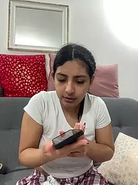 Snapshot of cloe_small chatting on 28, 12, 2024 cloe small online show from 28, 12, 2024