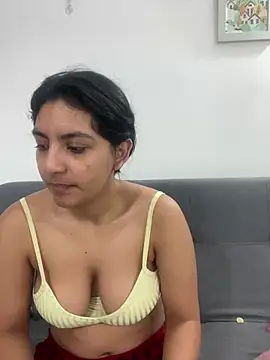 Snapshot of cloe_small chatting on 4, 2, 2025 cloe small online show from 4, 2, 2025