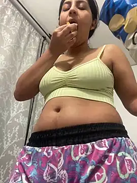 Snapshot of cloe_small chatting on 28, 2, 2025 cloe small online show from 28, 2, 2025