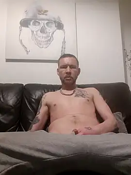 GlAsGoW83 online show from 15, 4, 2026