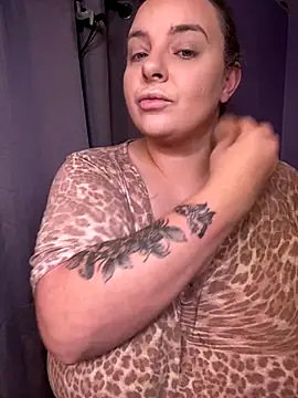 Snapshot of lairarose chatting on 9, 11, 2025 lairarose online show from 9, 11, 2025