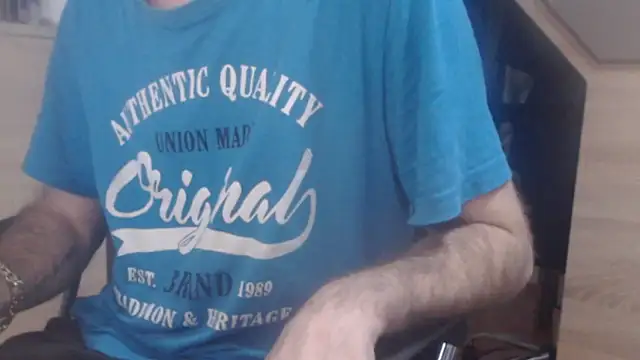 Snapshot of uncutguy01 chatting on 11, 1, 2025 uncutguy01 online show from 11, 1, 2025