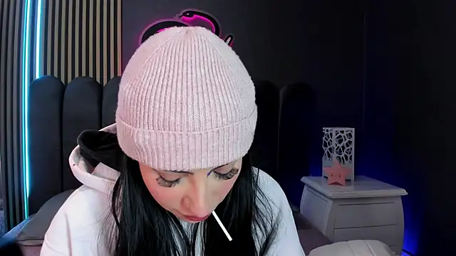 Nicolette ks  online show from 23, 5, 2026