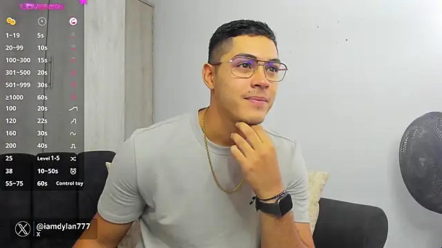 Snapshot of Iamdylan777 chatting on 5, 12, 2024 Iamdylan777 online show from 5, 12, 2024